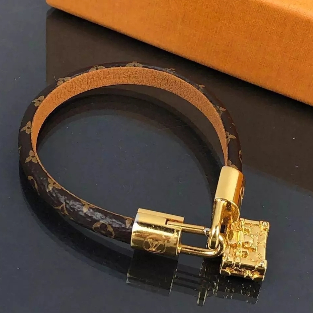 NEW Louis Vuitton Monogram Petite Trunk Charm Bracelet